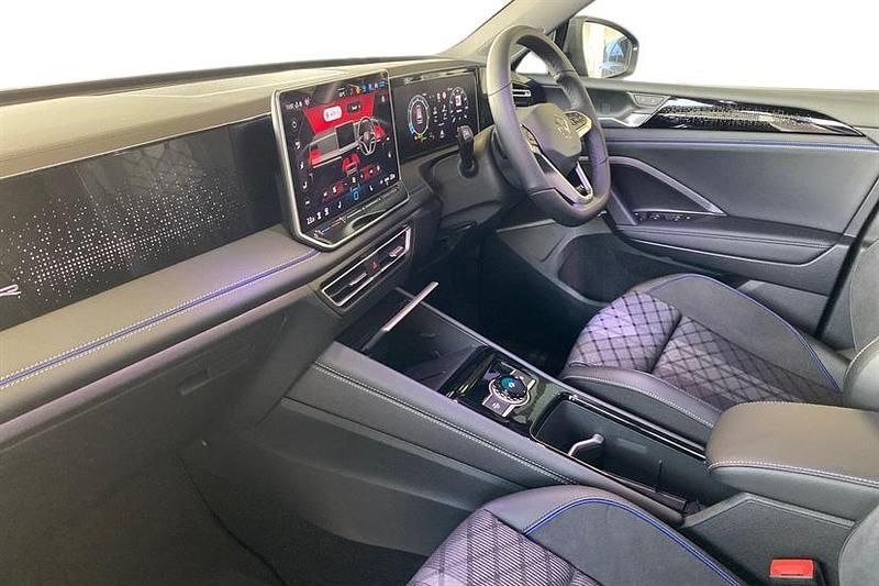 New VW Tiguan R-line 150 HP (110 kW) 2025 Urano grey SUV