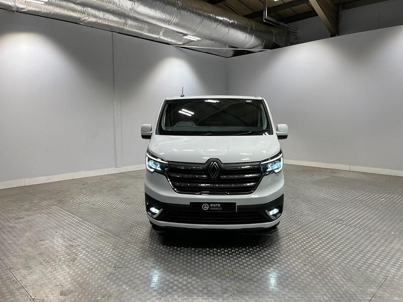 New Renault Trafic 2025 White MPV