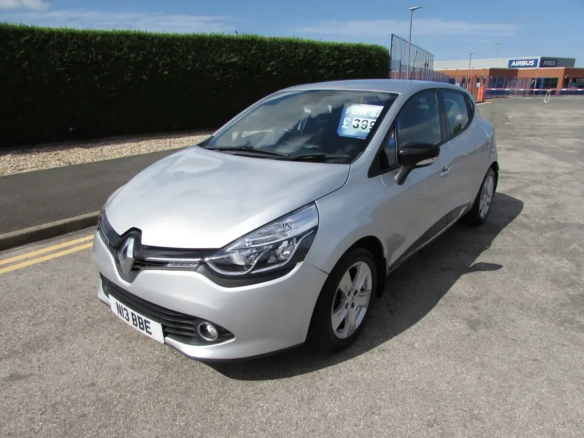 Used Renault Clio Dynamique 75 HP (55 kW) 2016 Silver Hatchback