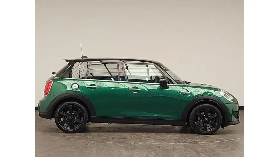 Used Mini Cooper S Classic 178 HP (130 kW) 2024 Green Hatchback