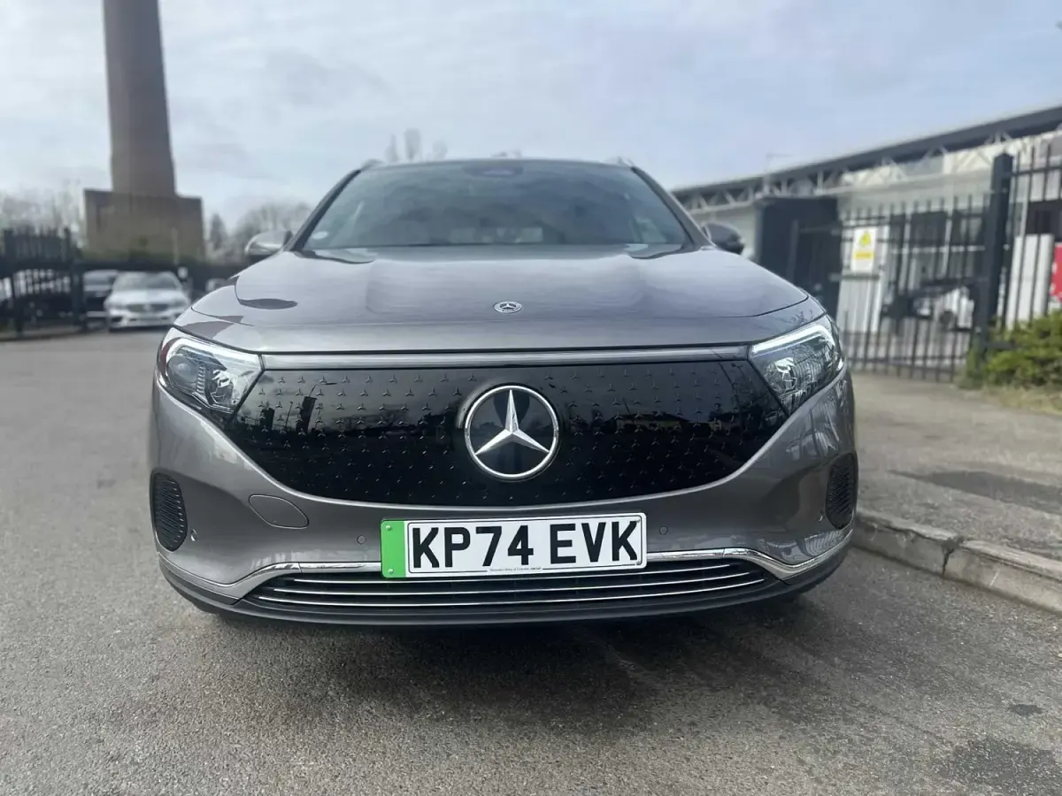 Begagnad Mercedes EQA250+ Executive 139 kW (190 HK) 2024 Grå SUV