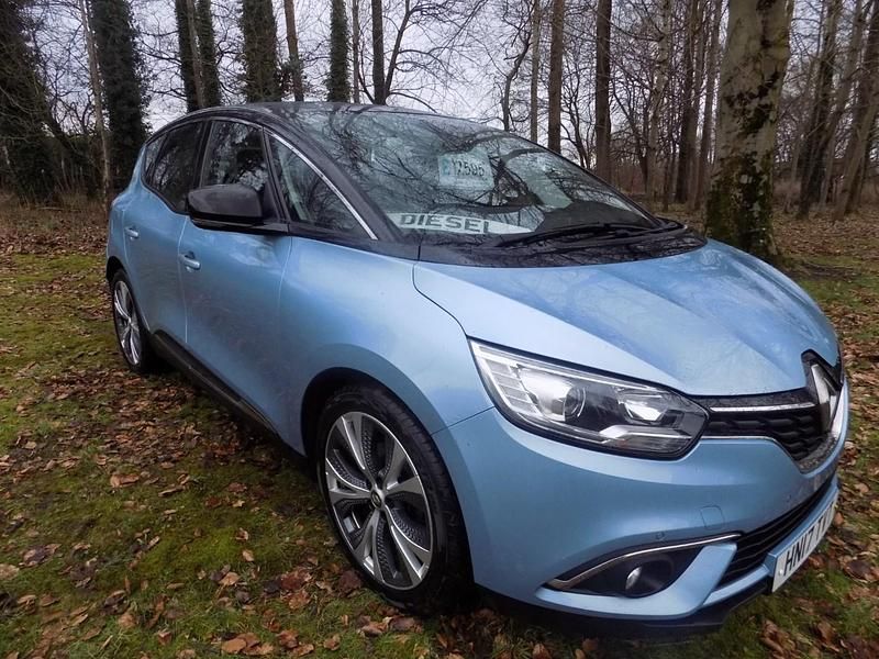 Used Renault Scénic IV Dynamique 2017 Blue MPV