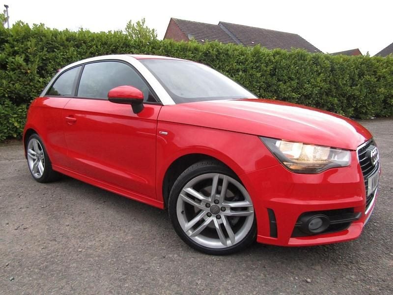 Begagnad Audi A1 S-Line 2011 Röd Halvkombi