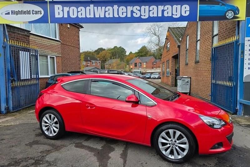 Red Used 2015 Vauxhall Astra GTC SRi Coupe | £3,490 (Fair price) - Image 1/1