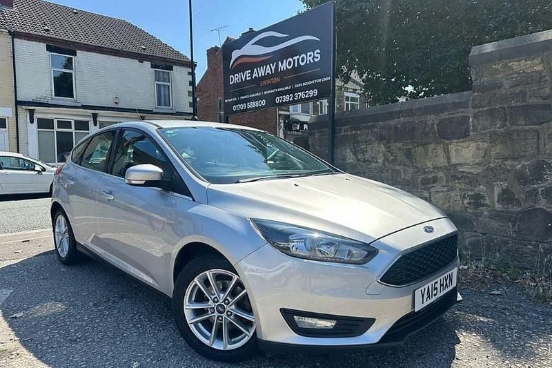 Silver Used 2015 Ford Focus Zetec Hatchback | £5,495 (Good price) - Image 1/1