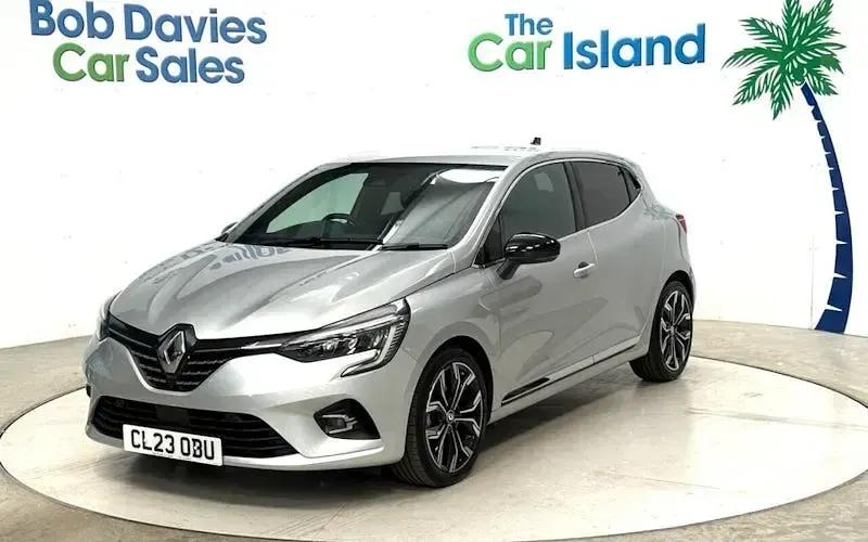 Used Renault Clio V Techno 145 HP (106 kW) 2023 Silver Hatchback