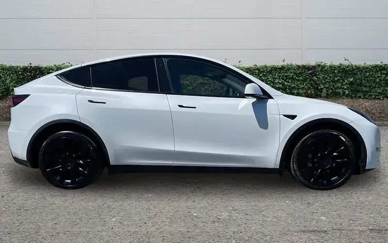 Used Tesla Model Y Long Range AWD 286 kW (389 HP) 2025 SUV