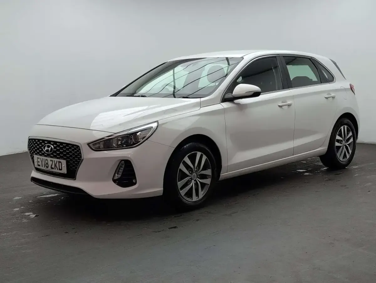 Used Hyundai i30 SE 120 HP (88 kW) 2018 White Hatchback