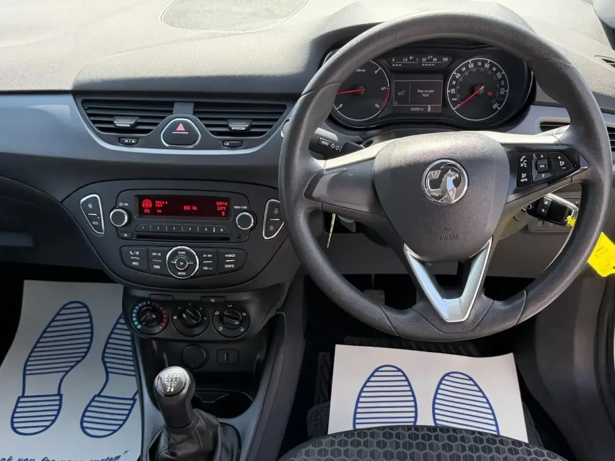 Used Vauxhall Corsa S 95 HP (69 kW) 2018 White Hatchback