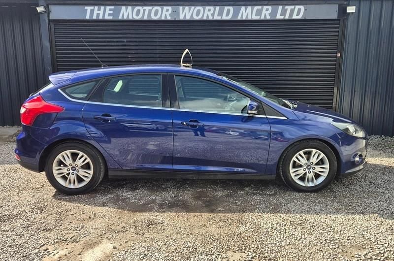 Used Ford Focus Titanium 125 HP (91 kW) 2014 Blue Hatchback
