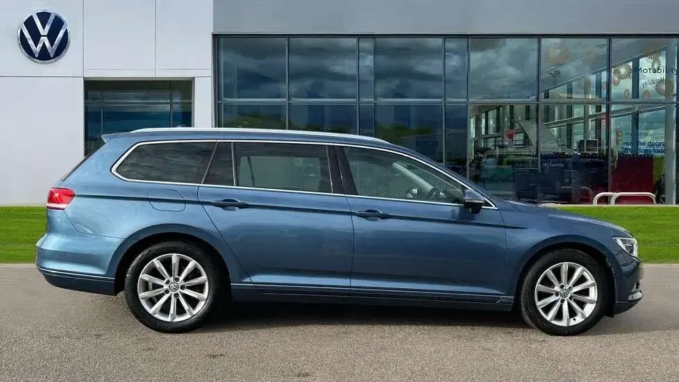 Used VW Passat Business 150 HP (110 kW) 2017 Harvard blue metallic Estate