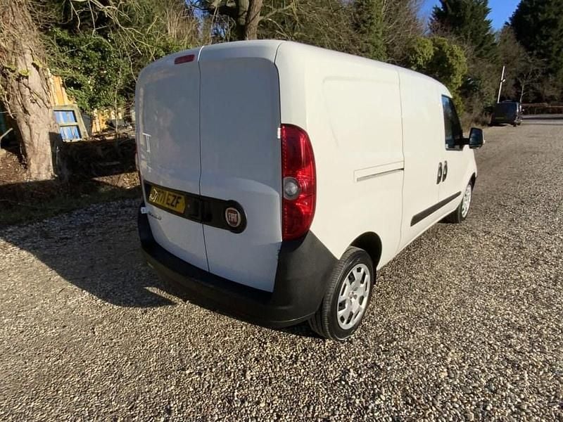 Used Fiat Doblò S 95 HP (69 kW) 2021 White MPV