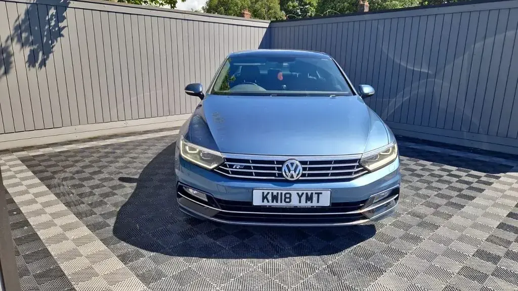 Used VW Passat R-line 150 HP (110 kW) 2018 Blue Sedan
