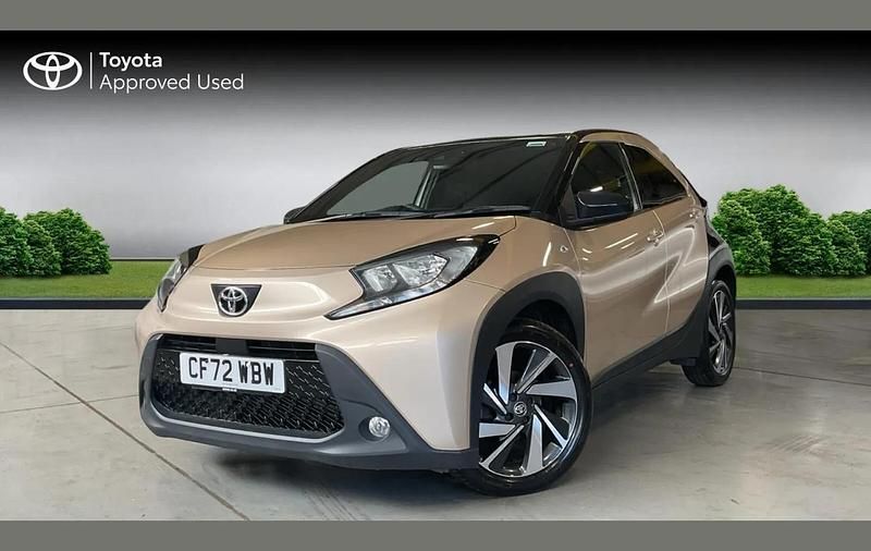 Used Toyota Aygo X 72 HP (52 kW) 2023 Beige SUV