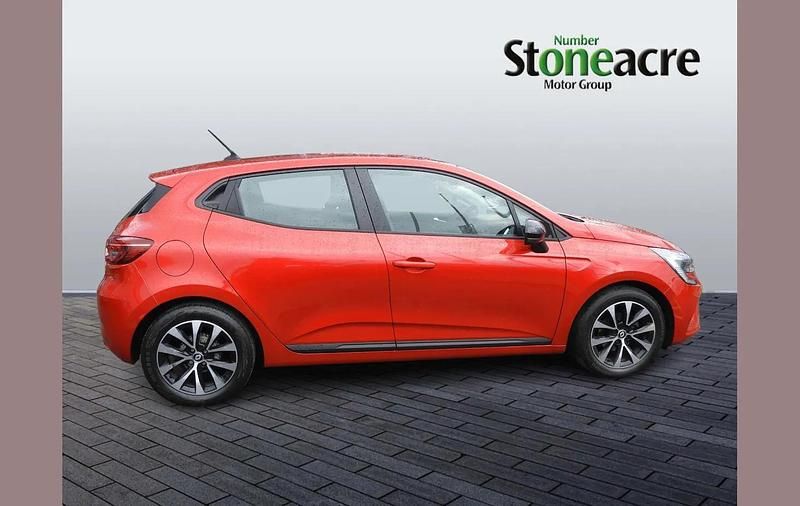 Used Renault Clio V Evolution 90 HP (66 kW) 2023 Red Hatchback