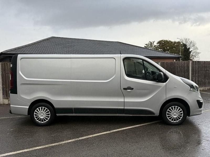 Used Vauxhall Vivaro Sportive 120 HP (88 kW) 2018 Silver MPV