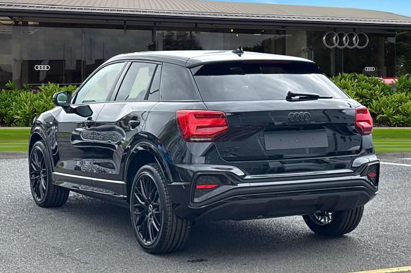 Ny Audi Q2 Black Edition 2026 Svart SUV