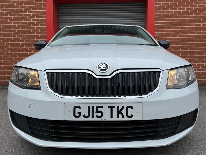 Used Skoda Octavia 2015 White Hatchback