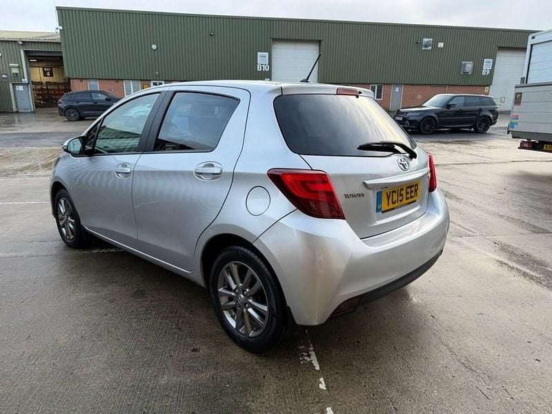 Used Toyota Yaris 99 HP (72 kW) 2015 Silver Hatchback