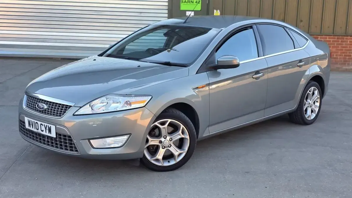 Usado Ford Mondeo Titanium 2010 Cinzento Citadino