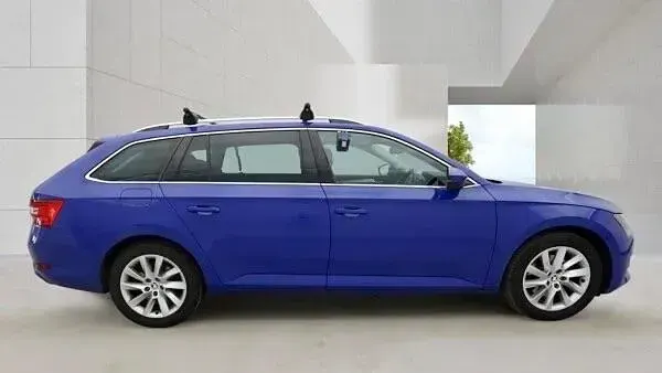 Used Skoda Superb SE Technology 150 HP (110 kW) 2023 Blue Estate
