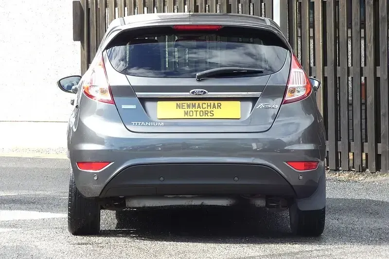 Used Ford Fiesta Titanium 100 HP (73 kW) 2016 Grey Hatchback