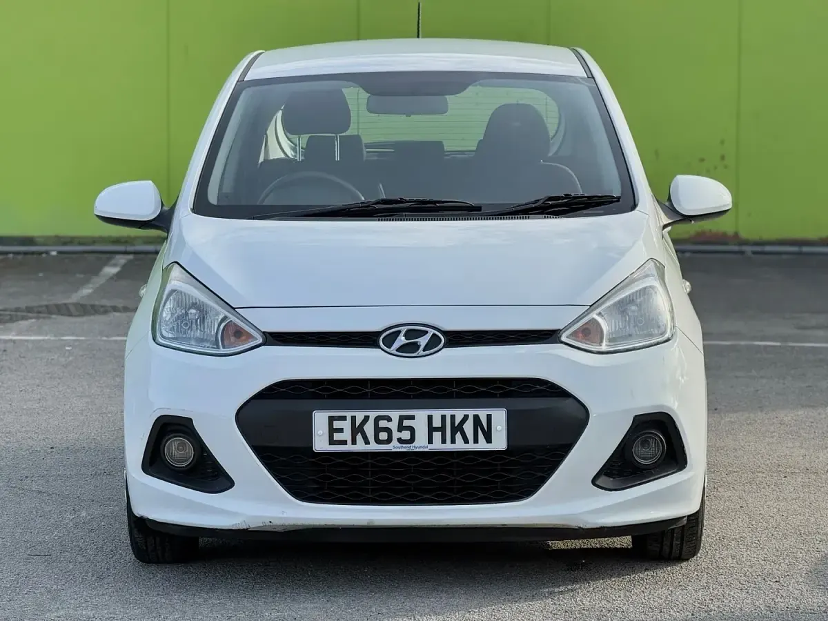 Usado Hyundai i10 SE 87 CV (63 kW) 2015 Blanco Utilitario