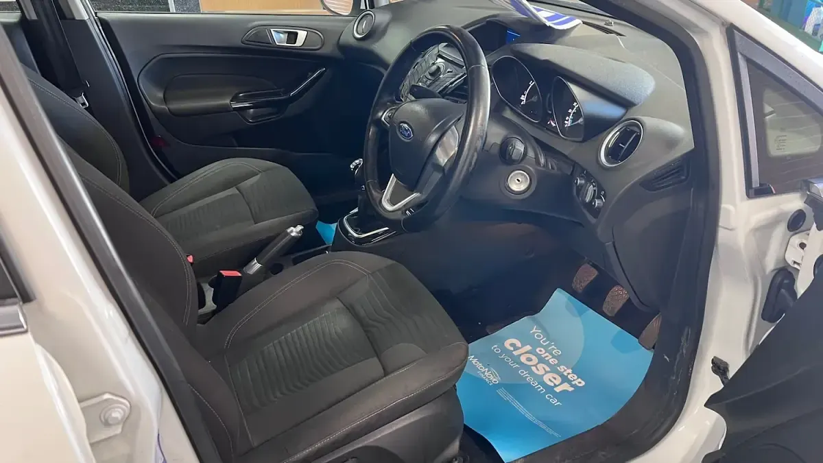 Used Ford Fiesta Zetec 82 HP (60 kW) 2013 White Hatchback