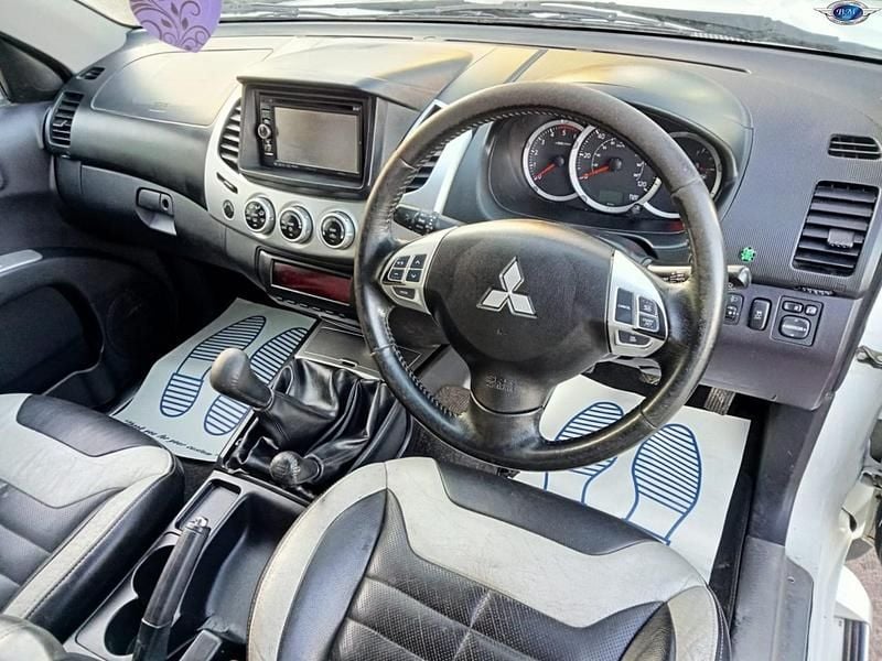 Used Mitsubishi L200 2015 White Pickup