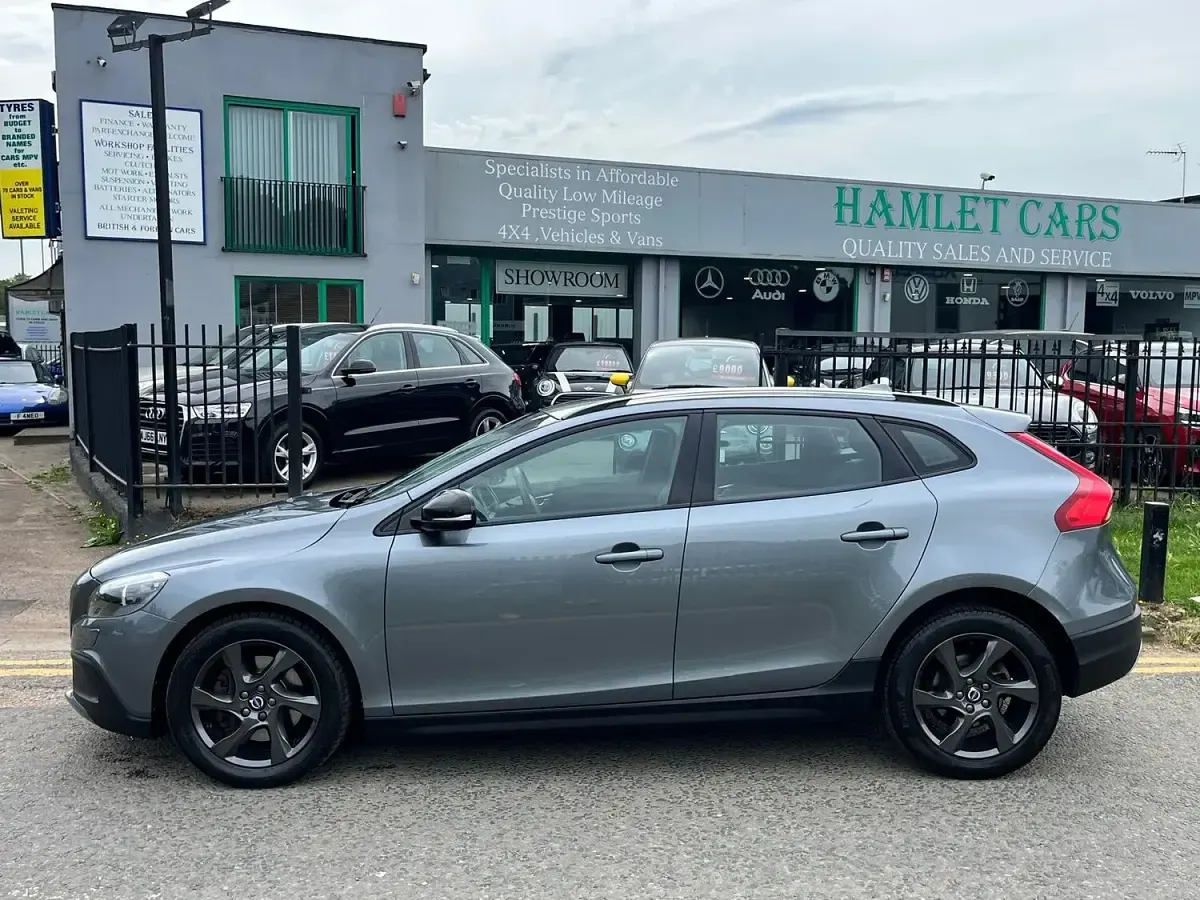 Used Volvo V40 120 HP (88 kW) 2015 Grey Hatchback