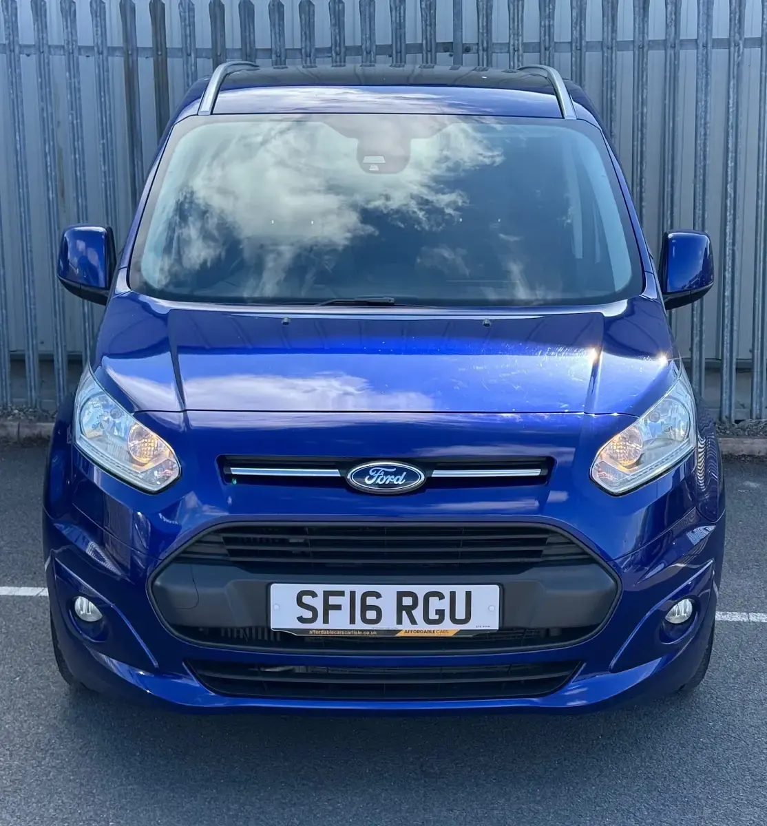 Used Ford Tourneo Connect Titanium 100 HP (73 kW) 2016 Blue MPV