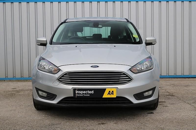 Used Ford Focus Zetec 115 HP (84 kW) 2014 Silver Hatchback