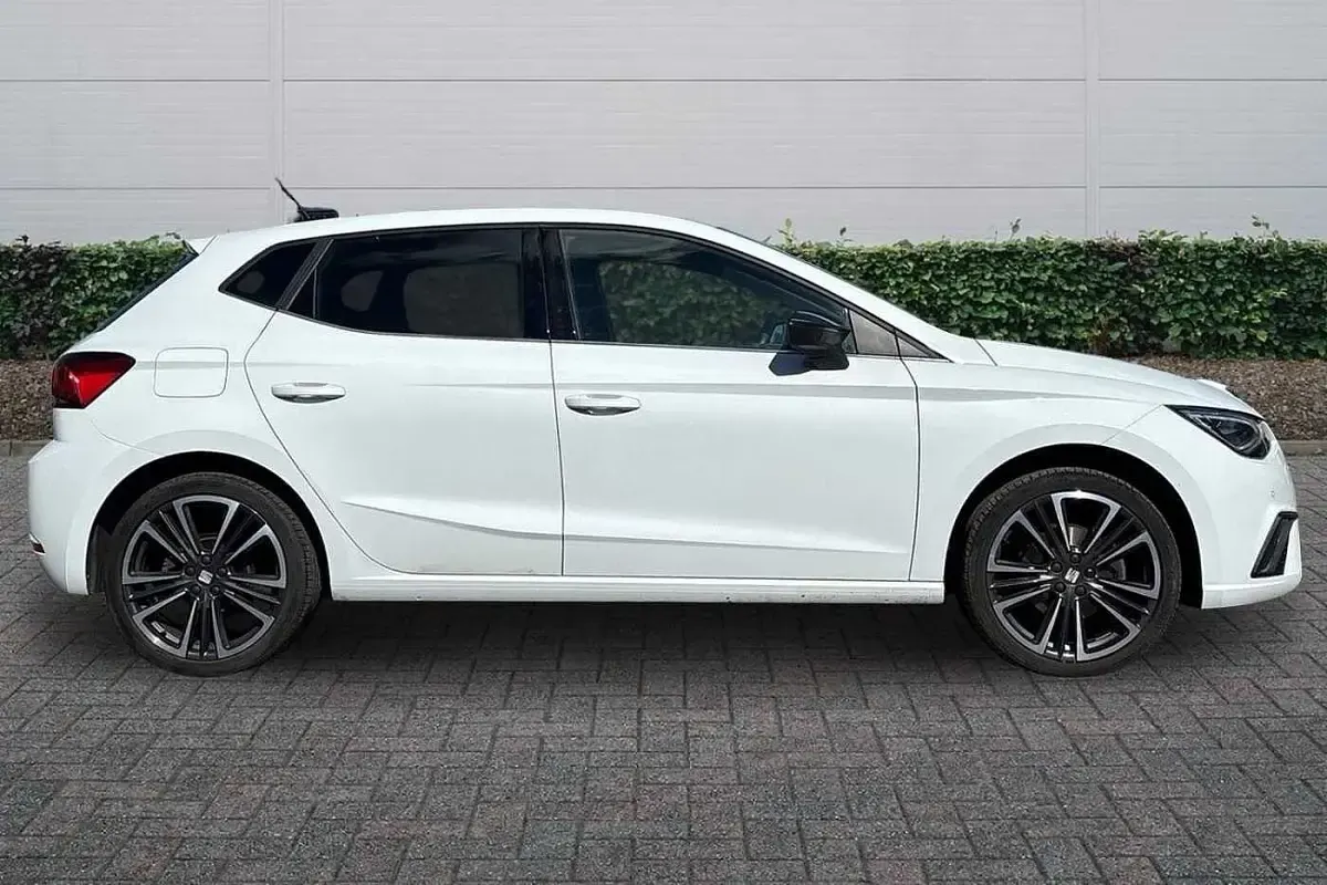 Begagnad Seat Ibiza XCELLENCE Lux 2024 Vit Halvkombi