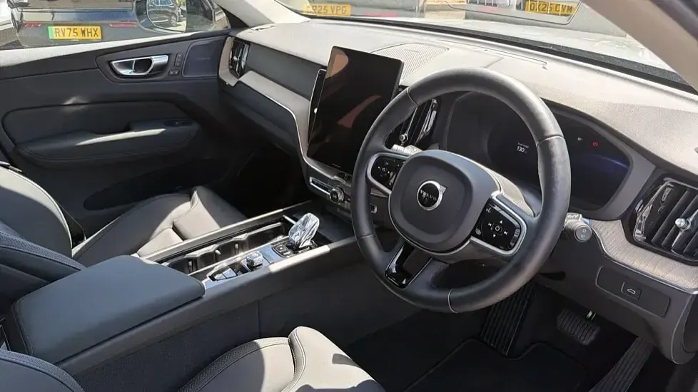 Used Volvo XC60 Plus 247 HP (181 kW) 2025 Grey SUV