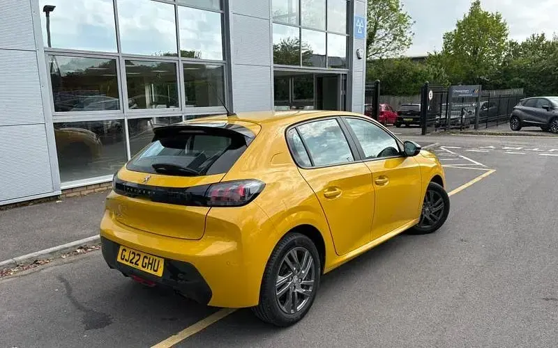 Używany Peugeot 208 Active Premium 75 KM (55 kW) 2022 Hatchback