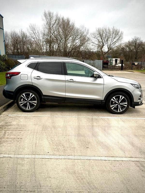 Used Nissan Qashqai N-Connecta 2017 Silver SUV