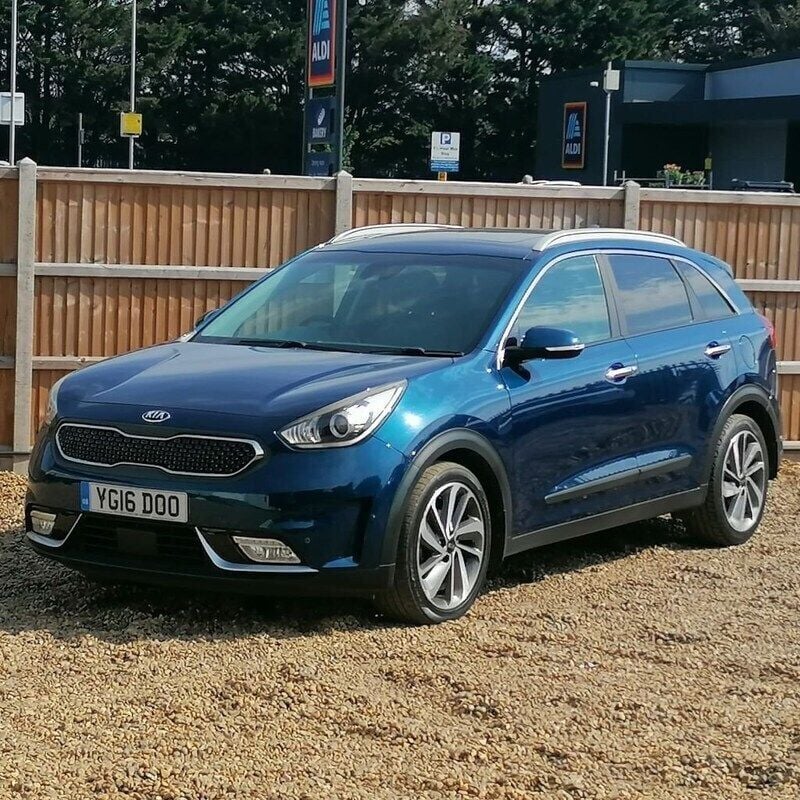 Blue Used 2016 Kia Niro 2 SUV | £9,900 (Fair price) - Image 1/4