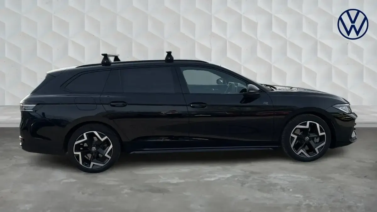 Usado VW Passat R-line 204 HP (150 kW) 2025 Preto Carrinha