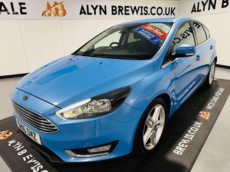 Used Ford Focus Titanium 125 HP (91 kW) 2016 Blue Hatchback