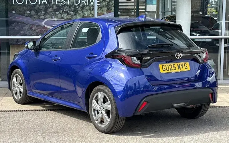 Used Toyota Yaris Hybrid 116 HP (85 kW) 2025 Blue Hatchback