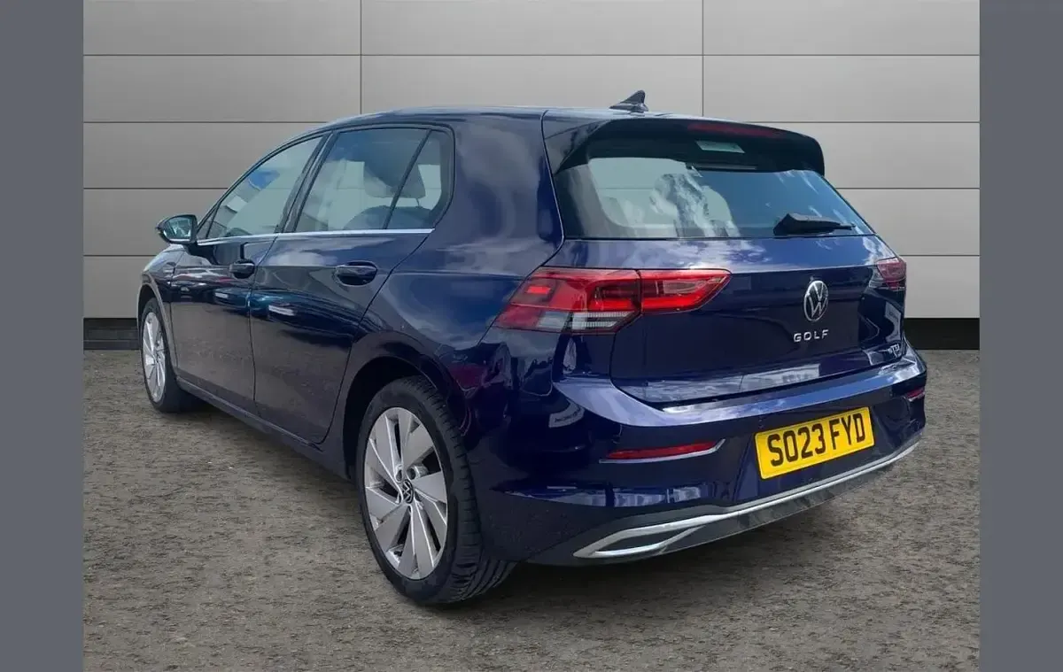 Used VW Golf VIII Style 147 HP (108 kW) 2023 Blue Hatchback