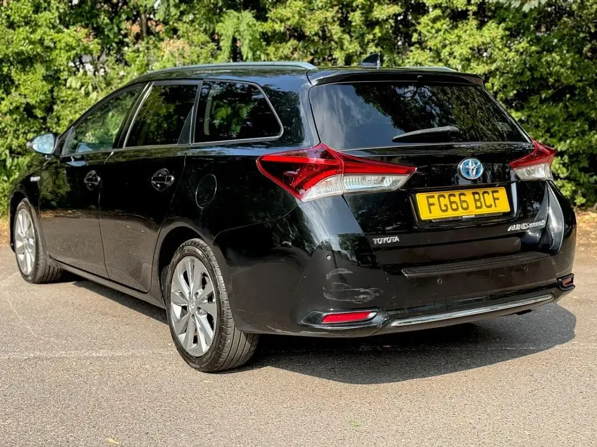 Used Toyota Auris Hybrid 2016 Black Estate