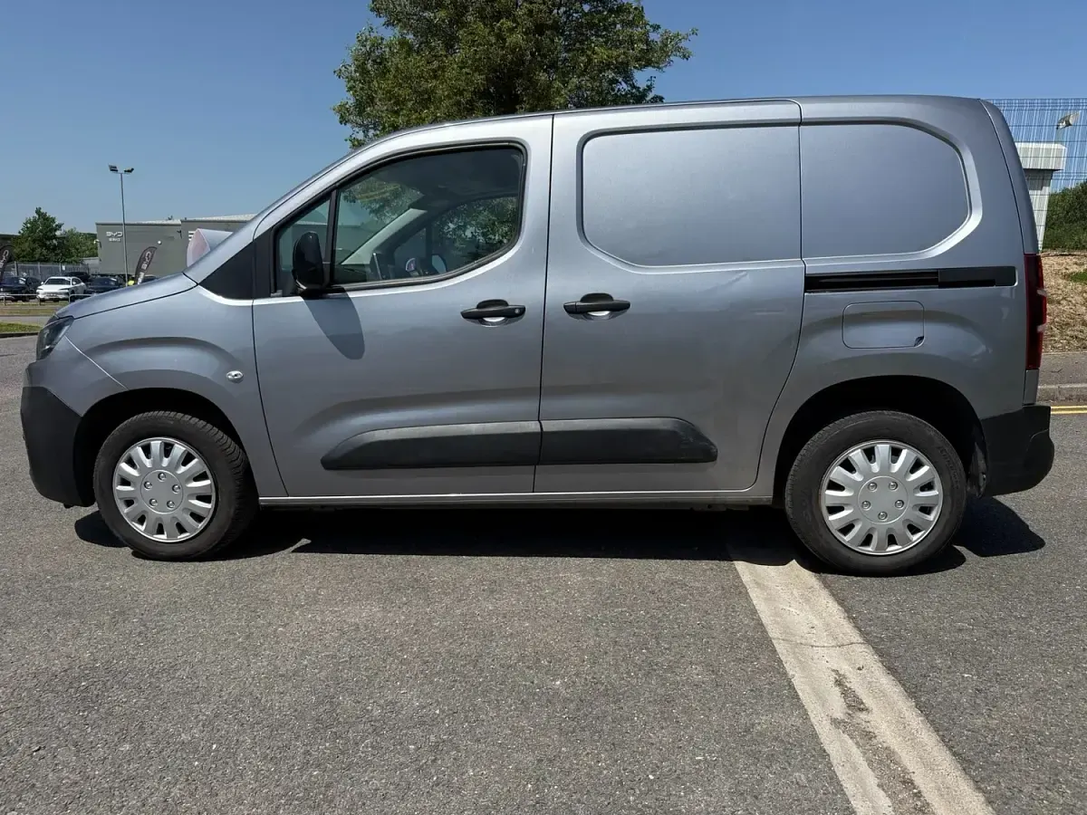 Used Citroën Berlingo 100 HP (73 kW) 2022 Grey MPV