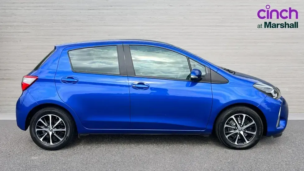 Used Toyota Yaris 111 HP (81 kW) 2019 Blue