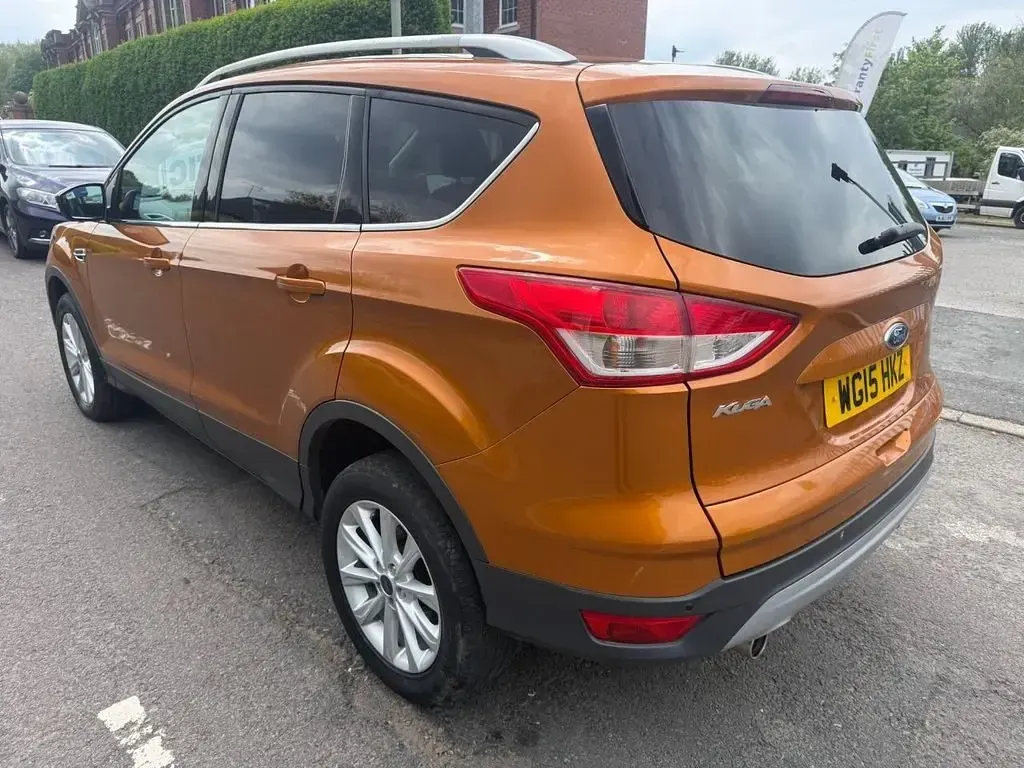 Używany Ford Kuga Titanium 180 KM (132 kW) 2015 Pomarańczowy SUV