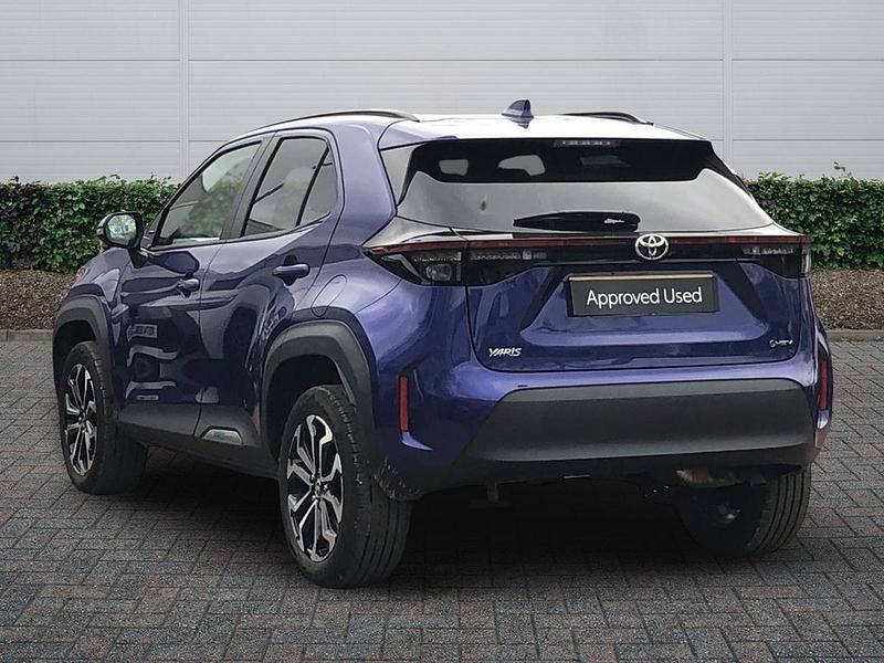 Used Toyota Yaris Hybrid Design 2024 Blue Hatchback