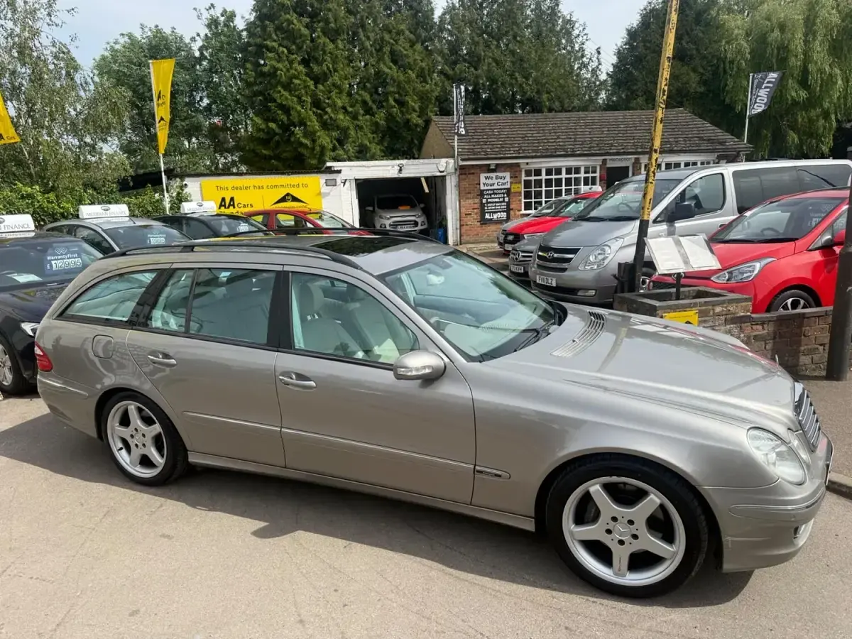 Used Mercedes E500 Avantgarde 301 HP (221 kW) 2004 Silver Estate