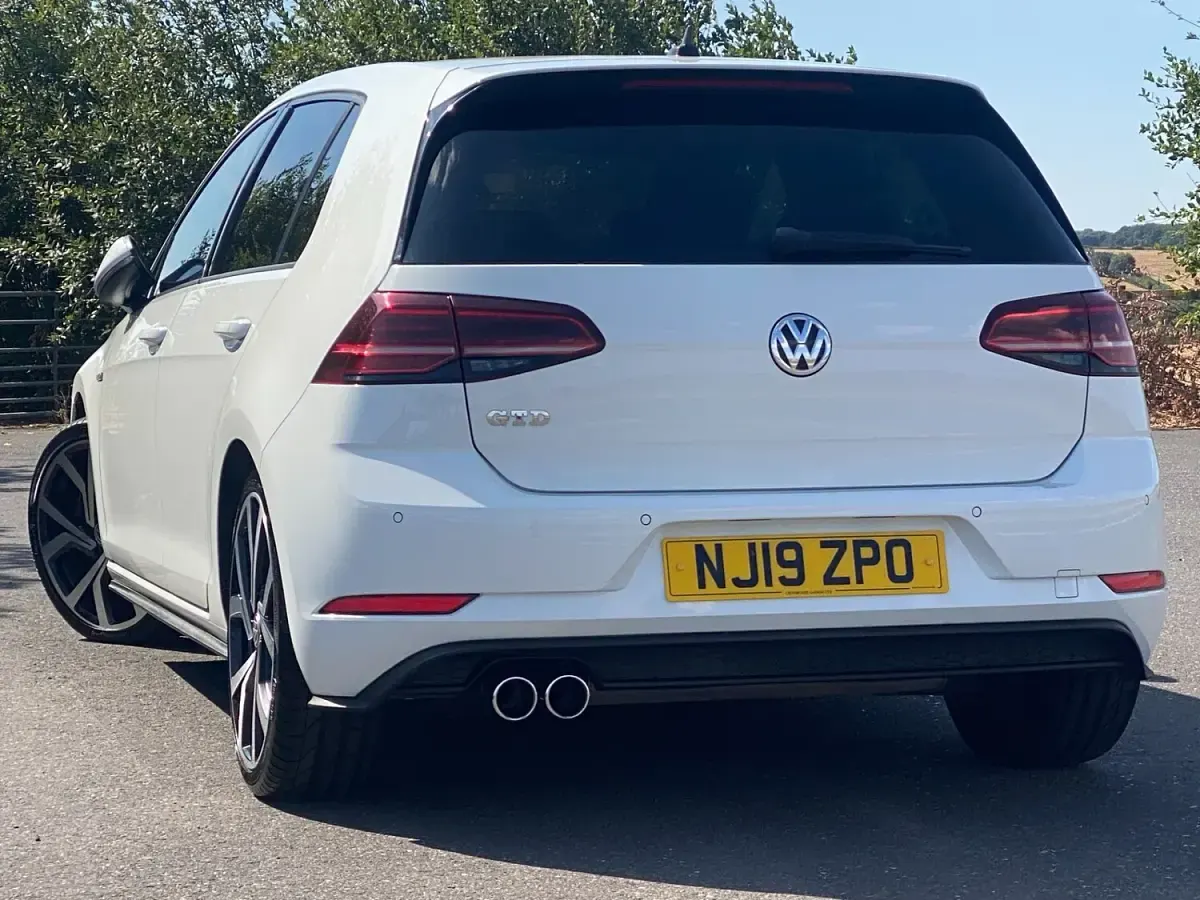 Used VW Golf VII GTD 184 HP (135 kW) 2019 Pure white Hatchback