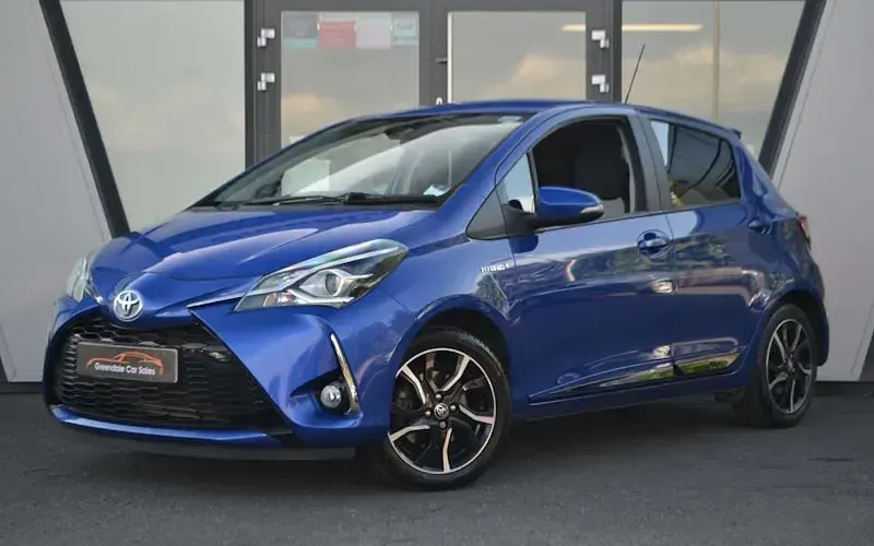 Used Toyota Yaris Hybrid Design 101 HP (74 kW) 2018 Hatchback