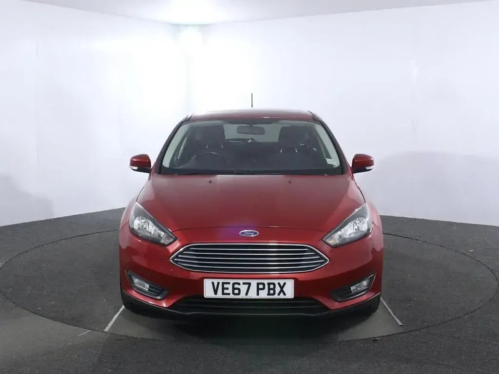 Used Ford Focus Zetec 125 HP (91 kW) 2017 Red Hatchback